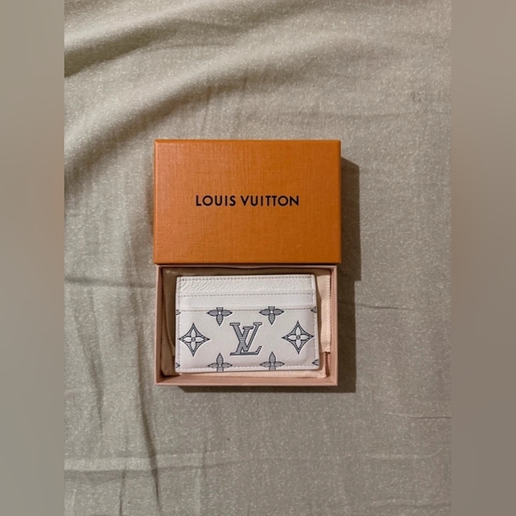 Louis Vuitton Monogram White Card Holder - Picture 3 of 7